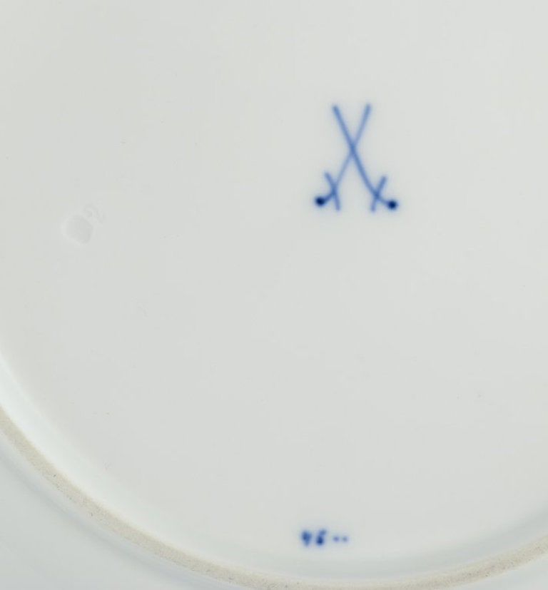 Meissen, Germany. Four Blue Onion patterned lunch plates in porcelain. Circa 1900. - 8