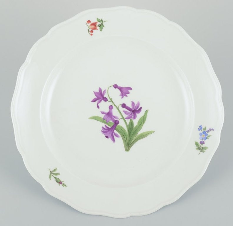 Meissen, Germany. A set of five porcelain dinner plates. Early 20th century - 3