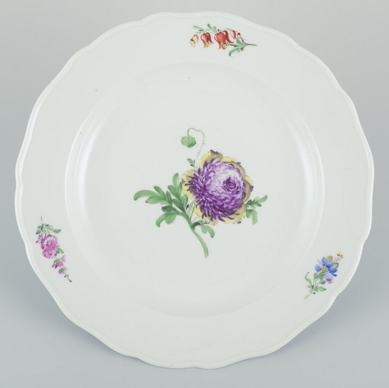 Meissen, Germany. A set of five porcelain dinner plates. Early 20th century - 4