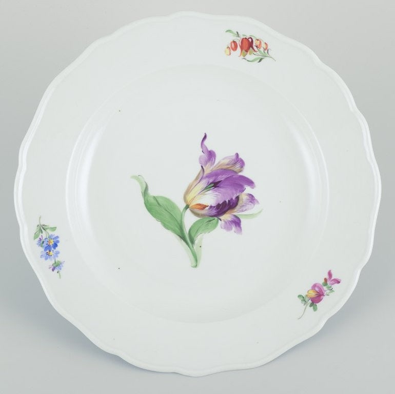 Meissen, Germany. A set of five porcelain dinner plates. Early 20th century - 5