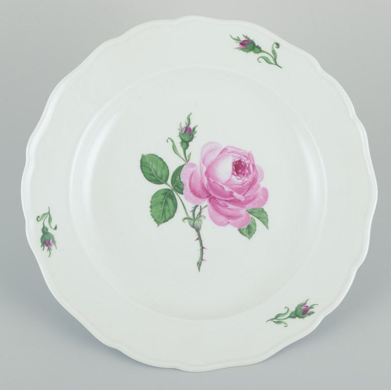Meissen, Germany. A set of five porcelain dinner plates. Early 20th century - 6