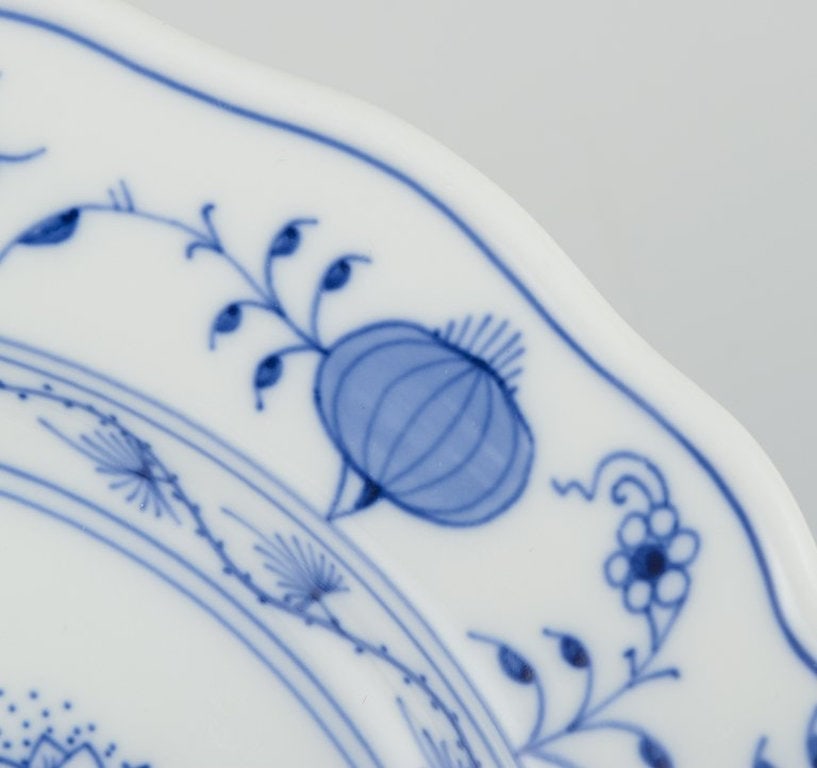 Meissen, Germany. Three Blue Onion patterned plates in porcelain. Early 1900s. - 7