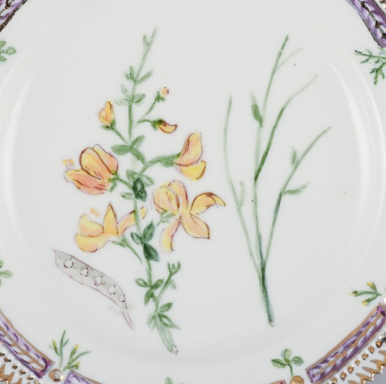 Royal Copenhagen Flora Danica. Lunch plate in hand-painted porcelain. 1949. - 2