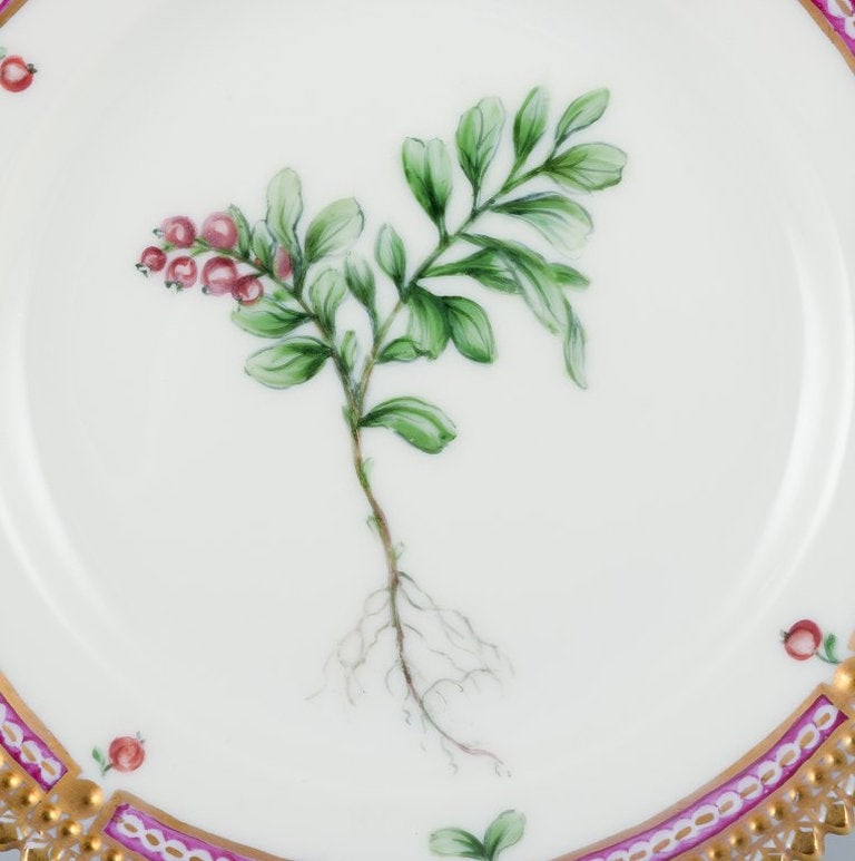 Royal Copenhagen Flora Danica. Side plate in hand-painted porcelain. Ca. 1920s. - 2