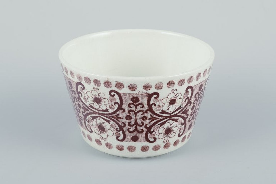 Raija Uosikkinen for Arabia, Finland. A set of five 'Ali' coffee cups with saucers, sugar bowl and - 2