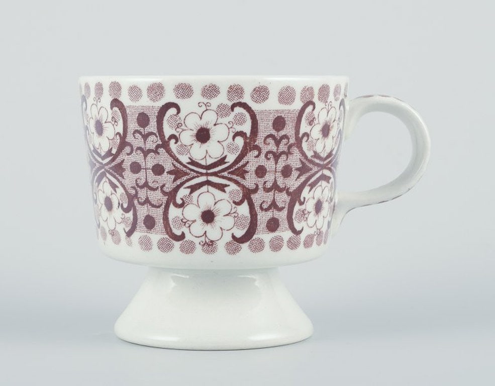 Raija Uosikkinen for Arabia, Finland. A set of five 'Ali' coffee cups with saucers, sugar bowl and - 6