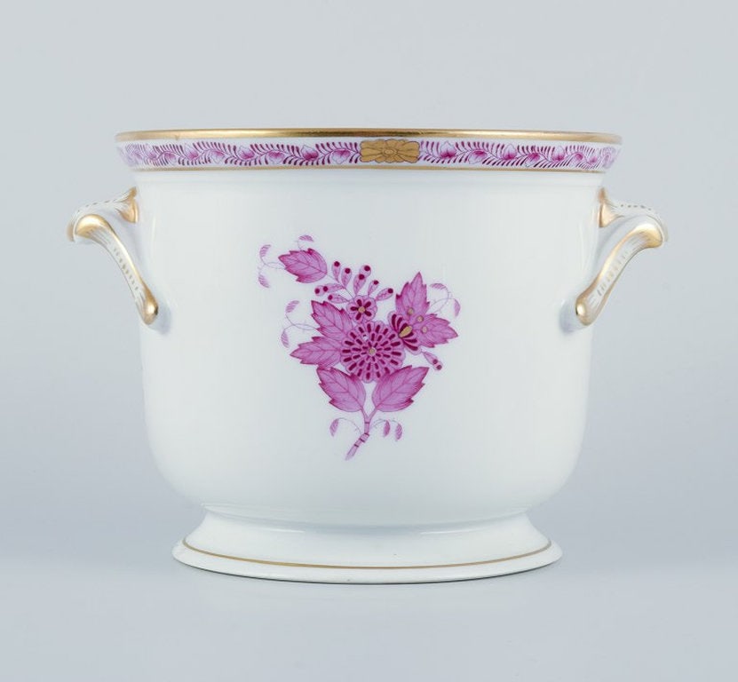 Herend, Hungary. 'Apponyi' flowerpot in hand painted porcelain. Circa 1970s. - 2