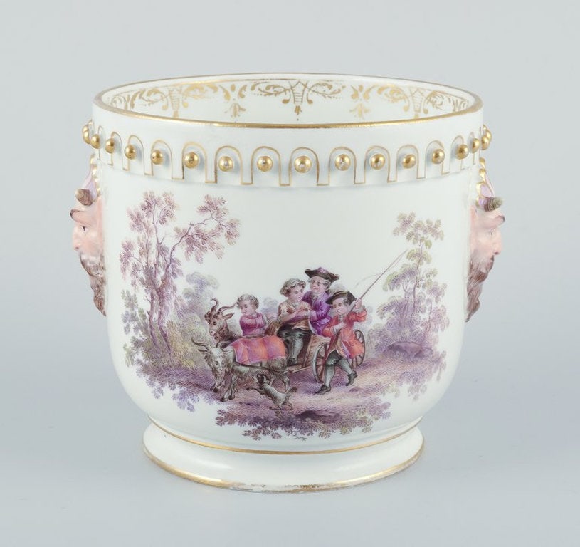 Antique Meissen flowerpot in porcelain. Motif of faun. Face in relief. 19c. - 2