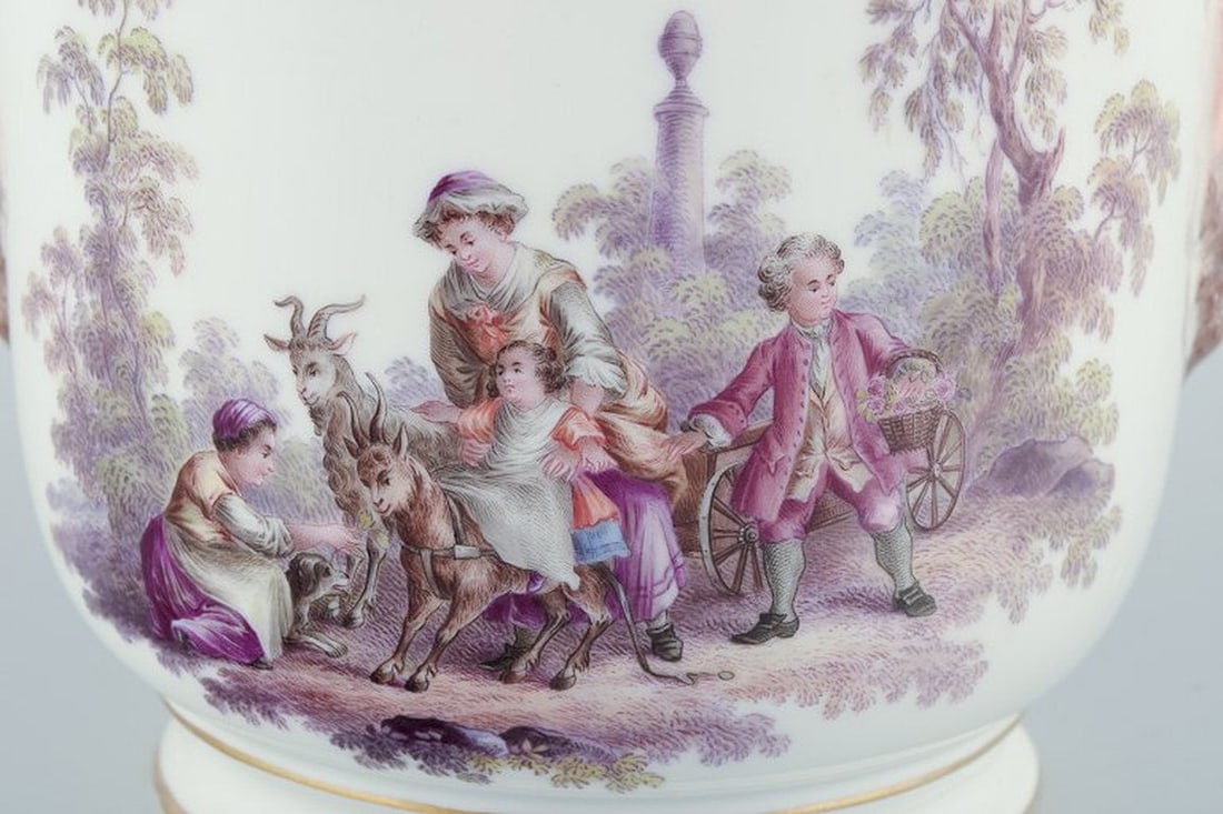 Antique Meissen flowerpot in porcelain. Motif of faun. Face in relief. 19c. - 5