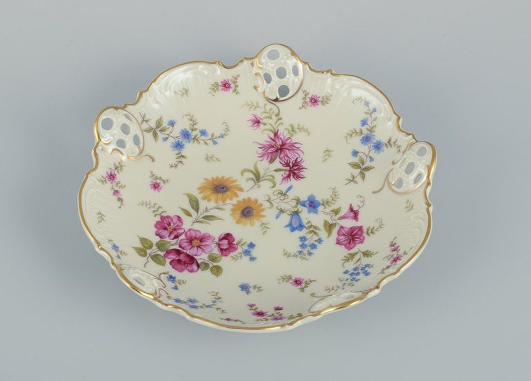Rosenthal, Germany. Two 'Moliere' porcelain bowls with reticulated rim. Decorated with polychrome - 2