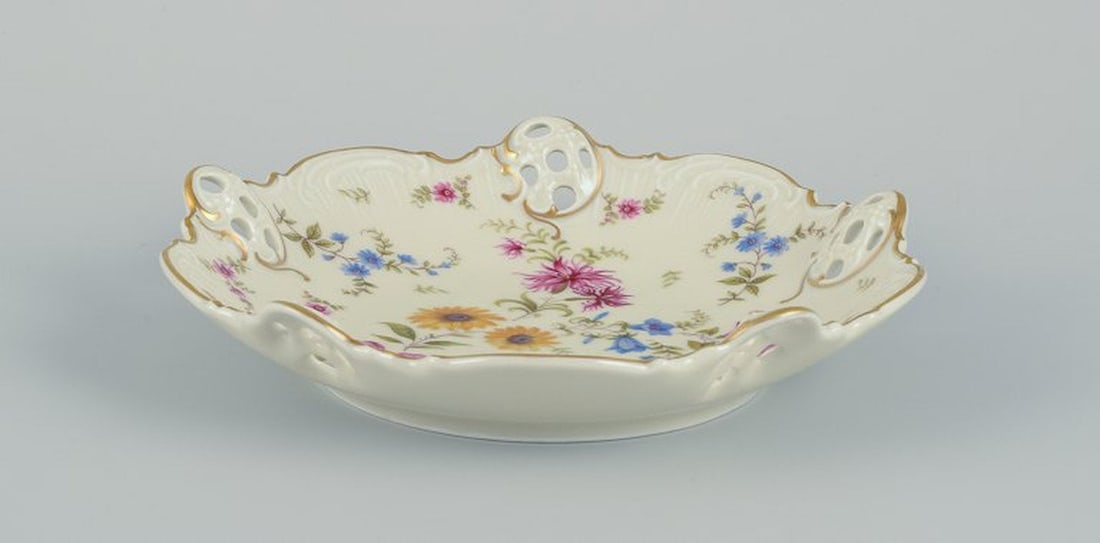 Rosenthal, Germany. Two 'Moliere' porcelain bowls with reticulated rim. Decorated with polychrome - 3