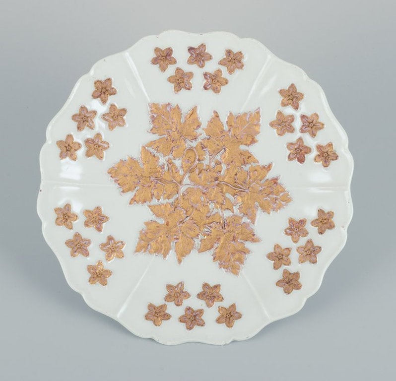 Meissen, Germany. A pair of antique porcelain plates decorated with flowers in gold leaf. Late 19th - 2
