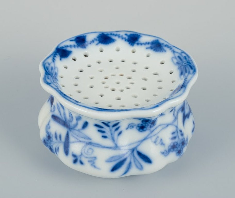 Meissen, Germany. Blue Onion pattern inkwell in porcelain. Hand-painted. Late 19th century. - 7