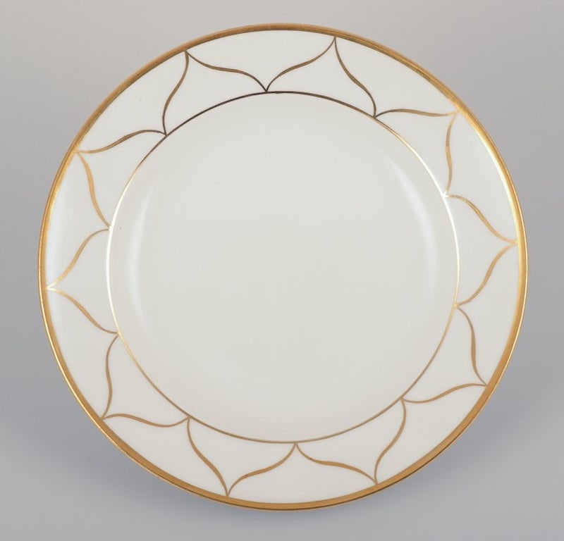 Meissen, Germany. A set of six plates. White porcelain with gold decoration. Art Deco. Ca. 1930. - 2