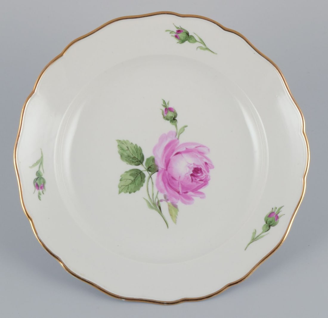 Meissen, Germany. A set of four "Pink Rose" deep dinner plates in porcelain. Approx. 1930s - 4
