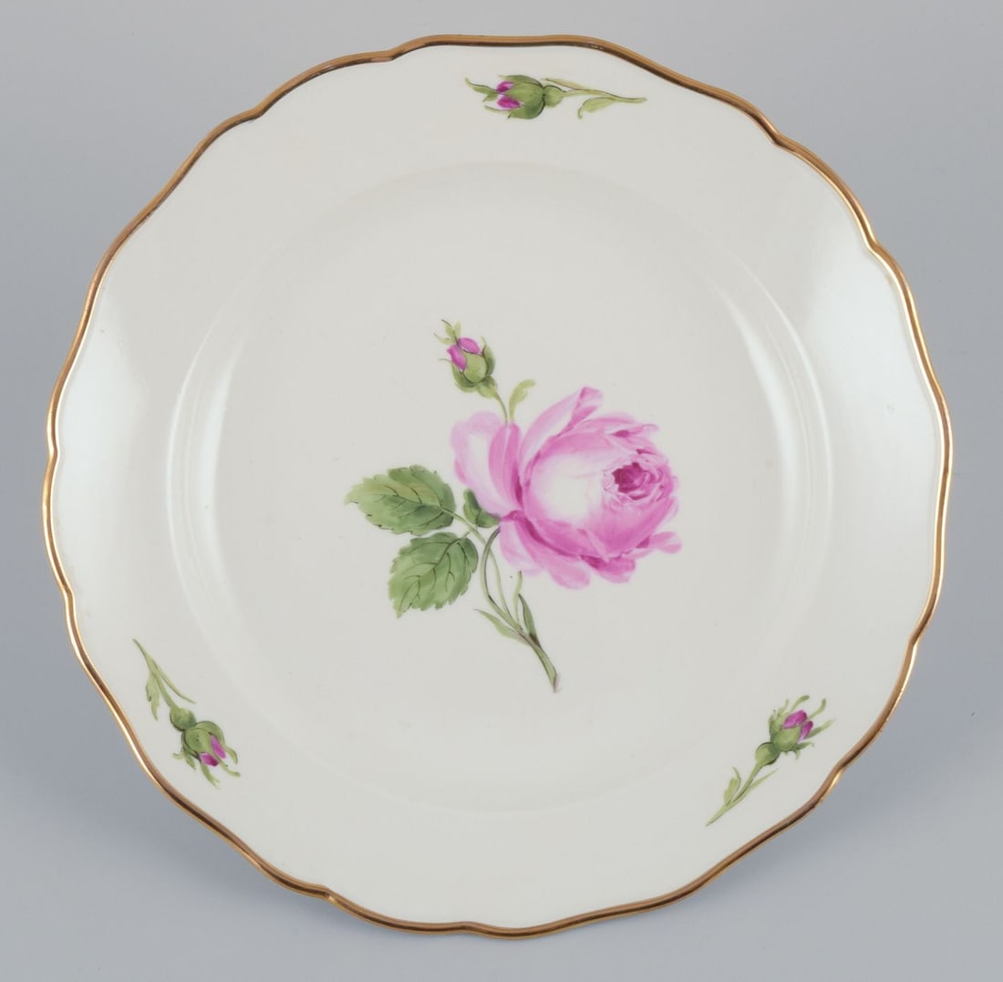 Meissen, Germany. A set of four "Pink Rose" deep dinner plates in porcelain. Approx. 1930s - 5