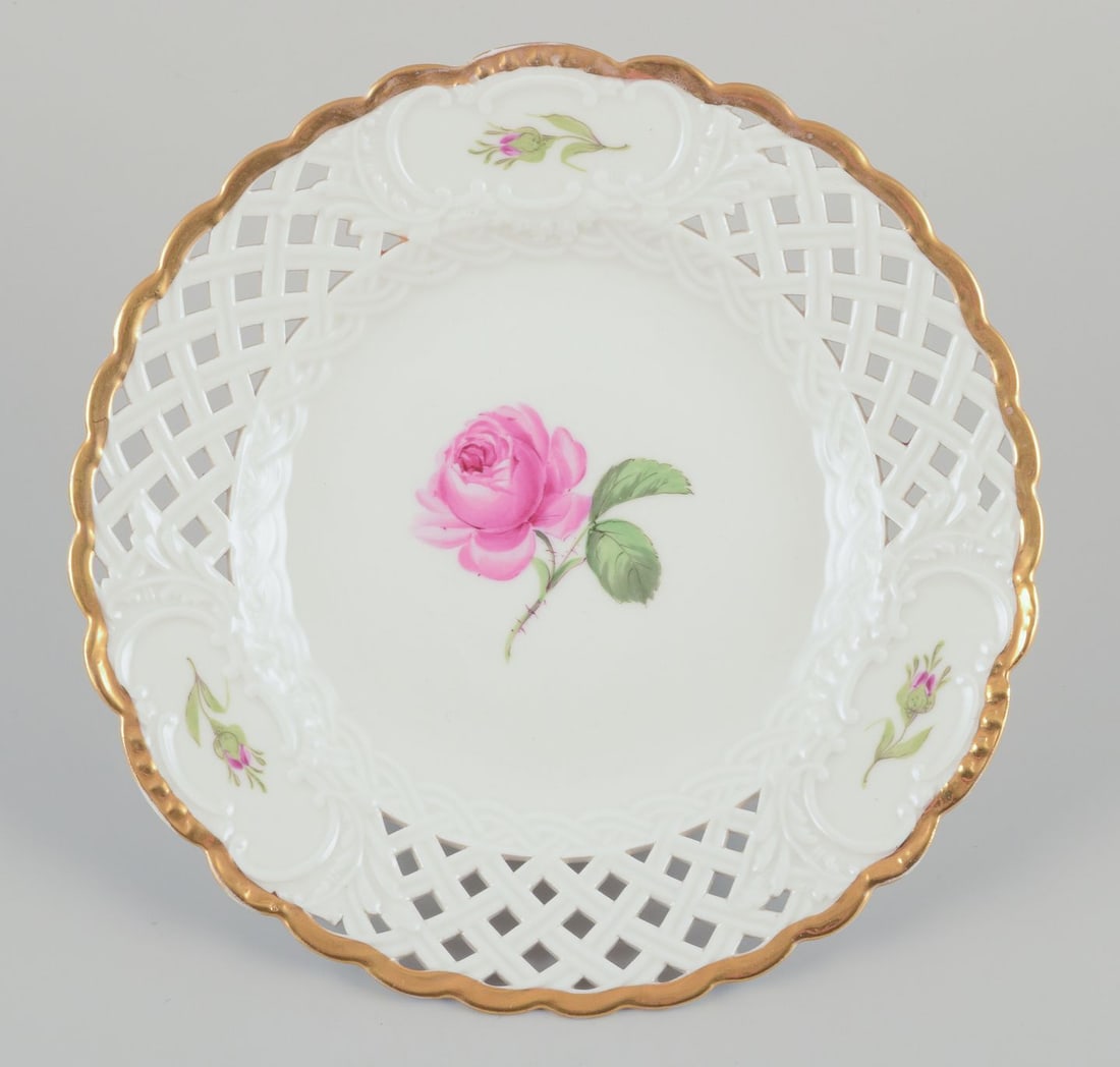 Meissen, Germany. A set of six "Pink Rose" reticulated lunch plates in porcelain. Approx. 1930s - 2