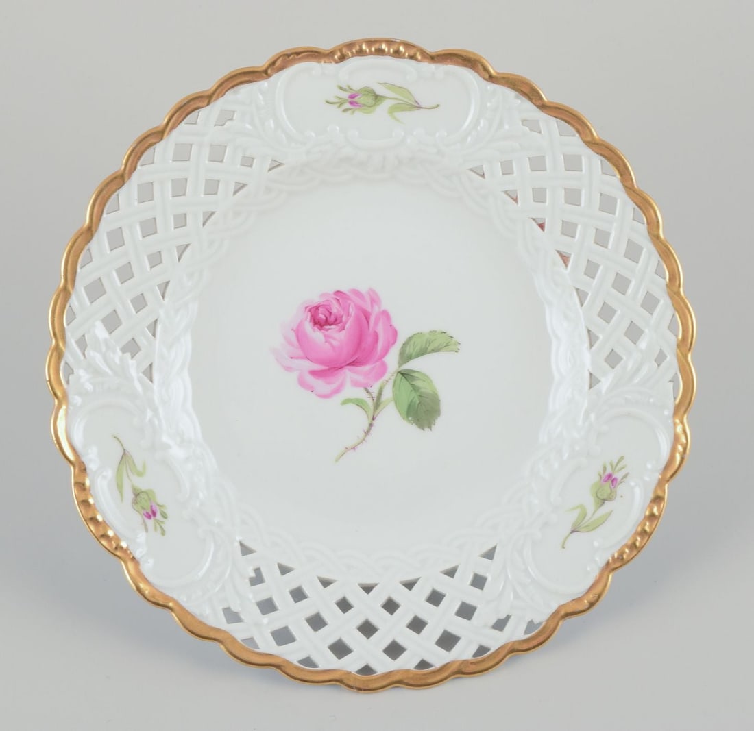 Meissen, Germany. A set of six "Pink Rose" reticulated lunch plates in porcelain. Approx. 1930s - 3
