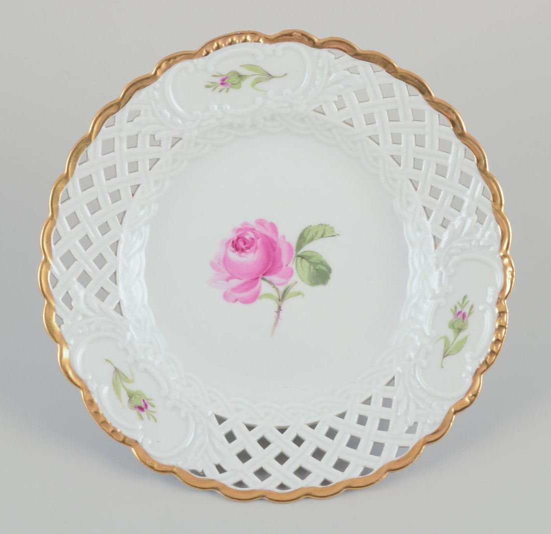 Meissen, Germany. A set of six "Pink Rose" reticulated lunch plates in porcelain. Approx. 1930s - 4
