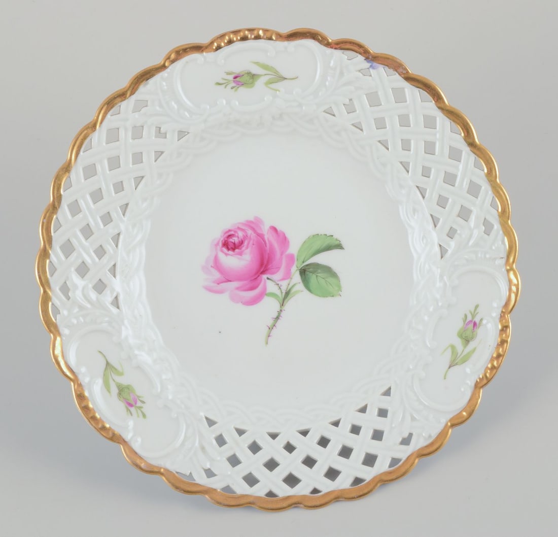 Meissen, Germany. A set of six "Pink Rose" reticulated lunch plates in porcelain. Approx. 1930s - 7
