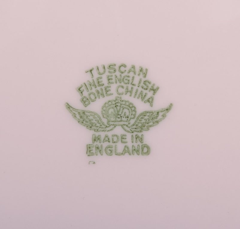 Tuscan, England. Seven plates in light pink porcelain with a wavy edge. Fine English bone China. - 4