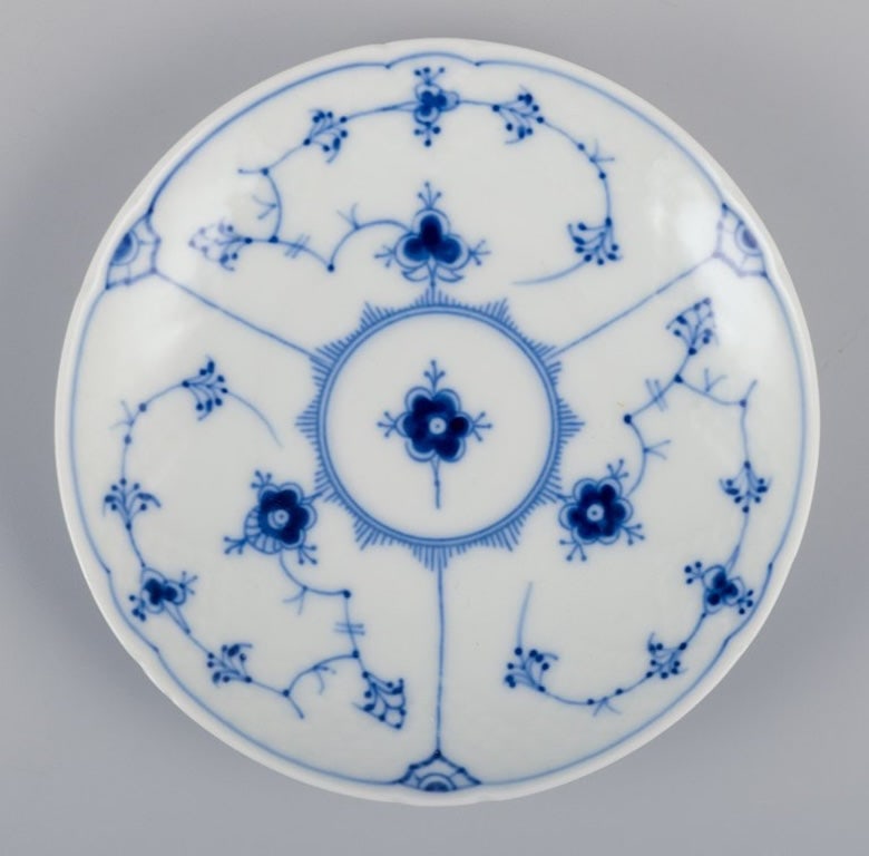 Bing & Grøndahll Blue Fluted pattern. Five coffee cups with saucers. Rare and early model. - 6