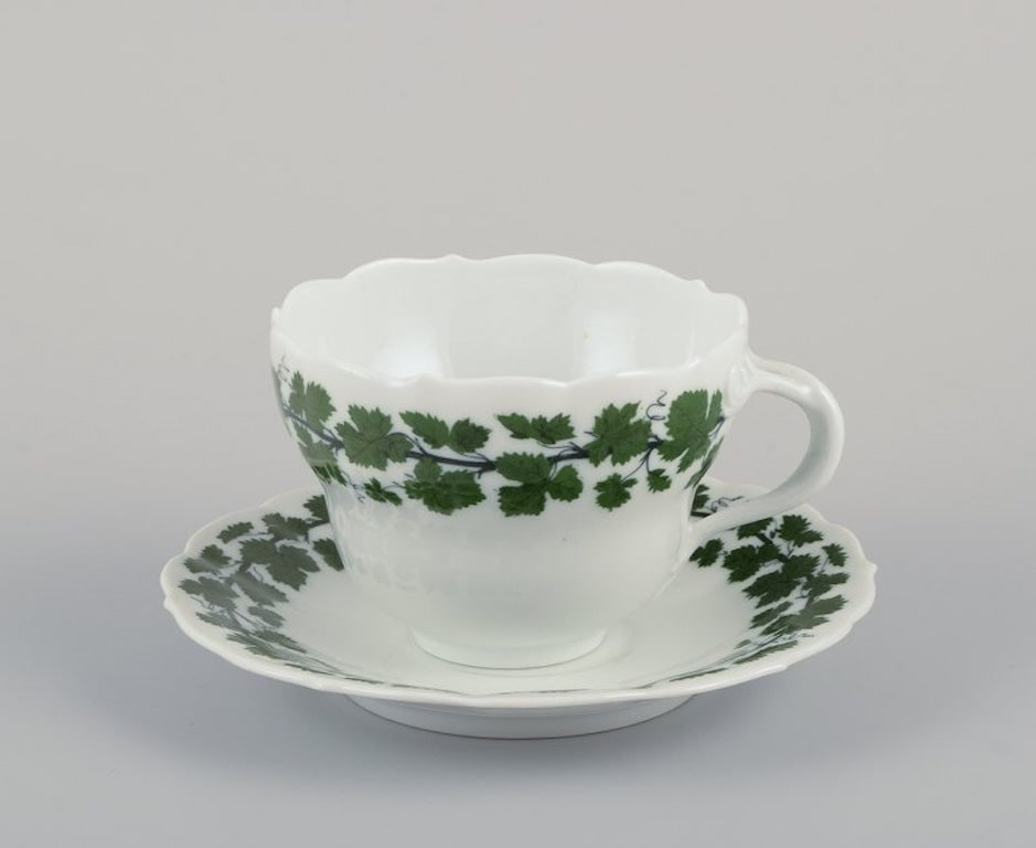 Meissen, Germany. 'Green Ivy Vine' two large breakfast cups with saucers. 1920s/30s. - 2