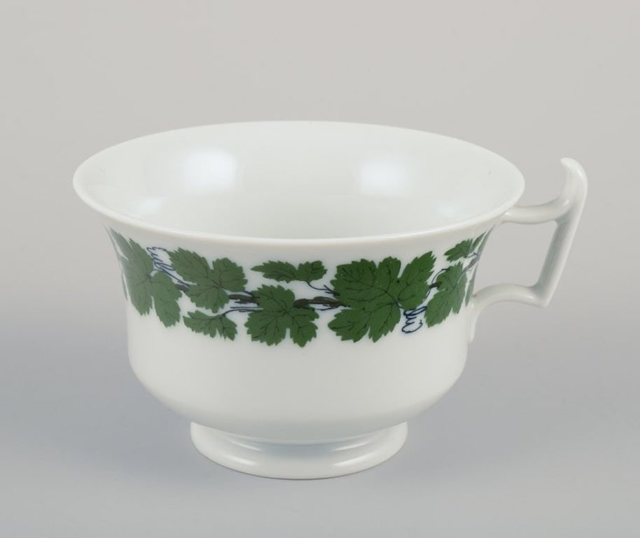 Meissen, Germany. 'Green Ivy Vine' two large breakfast cups with saucers. 1920s/30s. - 7