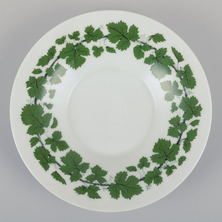 Meissen, Germany. 'Green Ivy Vine' two coffee cups with matching saucers and a creamer. 1920s/30s. - 5