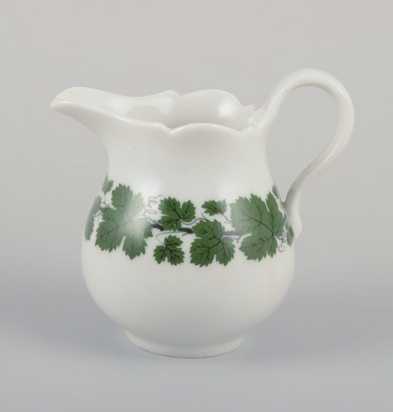 Meissen, Germany. 'Green Ivy Vine' two coffee cups with matching saucers and a creamer. 1920s/30s. - 6