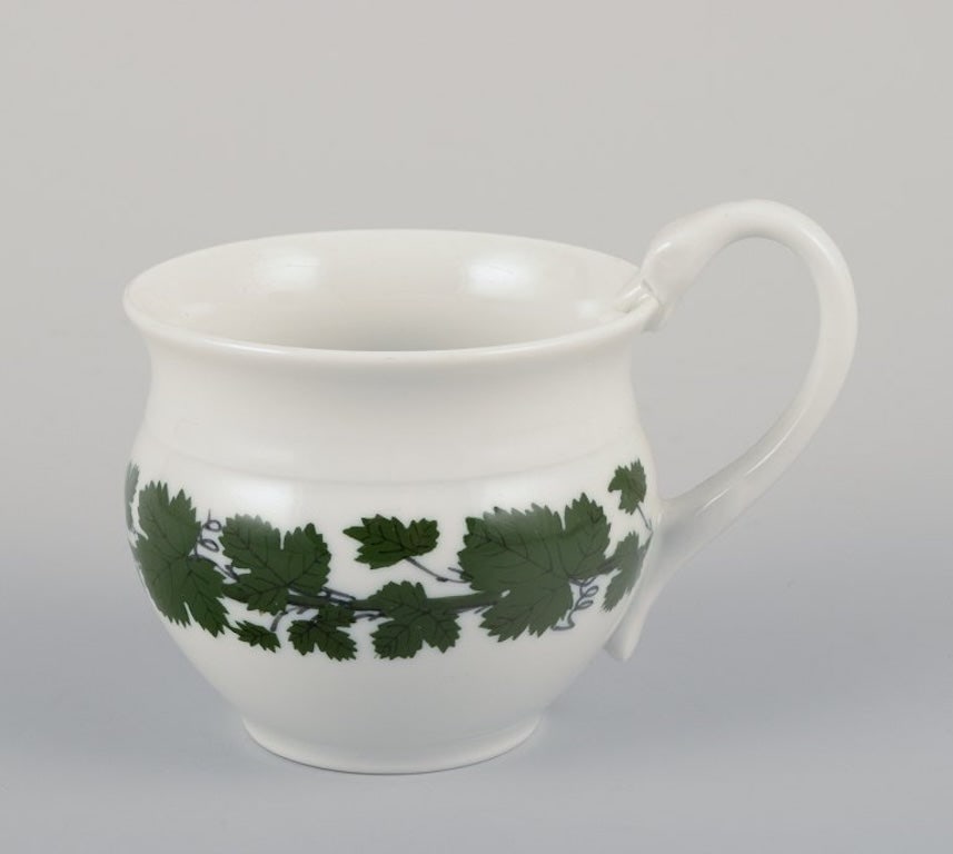 Meissen, Germany. 'Green Ivy Vine' two coffee cups with high handles and saucers. 1920s/30s. - 3