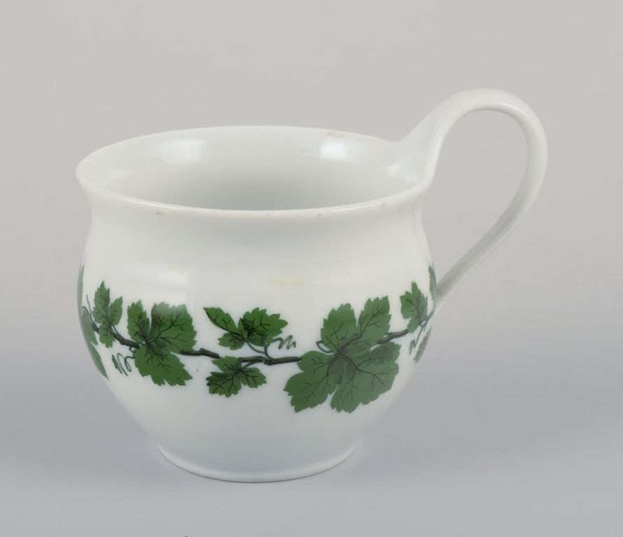 Meissen, Germany. 'Green Ivy Vine' two coffee cups with high handles and saucers. 1920s/30s. - 4