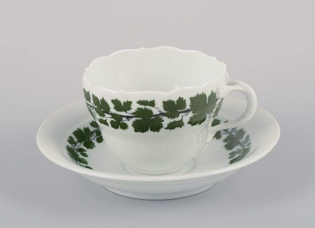 Meissen, Germany. 'Green Ivy Vine' two large coffee cups with matching saucers. 1920s/30s. - 2