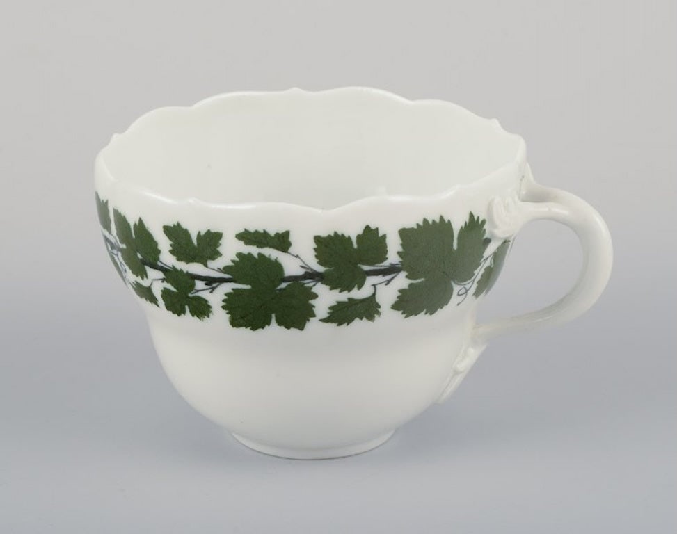 Meissen, Germany. 'Green Ivy Vine' two large coffee cups with matching saucers. 1920s/30s. - 3