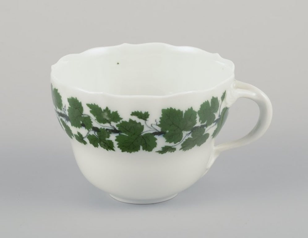 Meissen, Germany. 'Green Ivy Vine' two large coffee cups with matching saucers. 1920s/30s. - 7