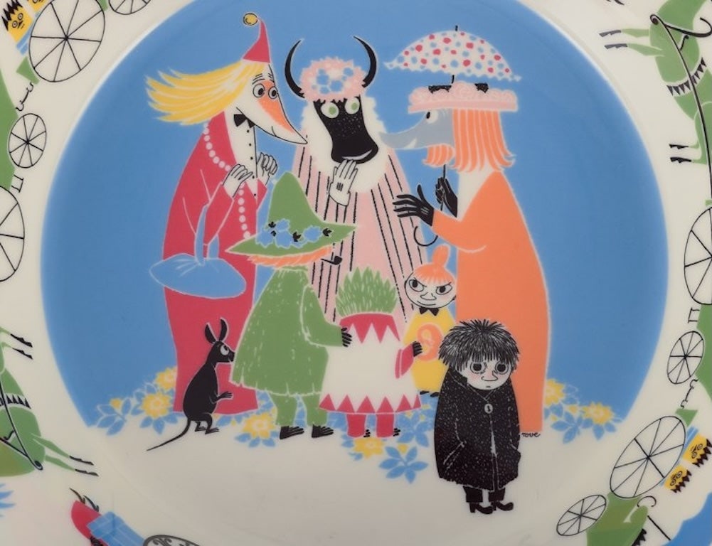 Arabia, Finland. Large porcelain bowl. Featuring illustrations from the Moomins. 21st century. - 4