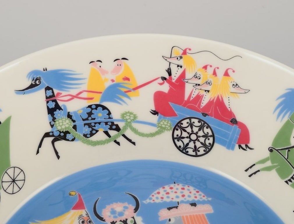 Arabia, Finland. Large porcelain bowl. Featuring illustrations from the Moomins. 21st century. - 5