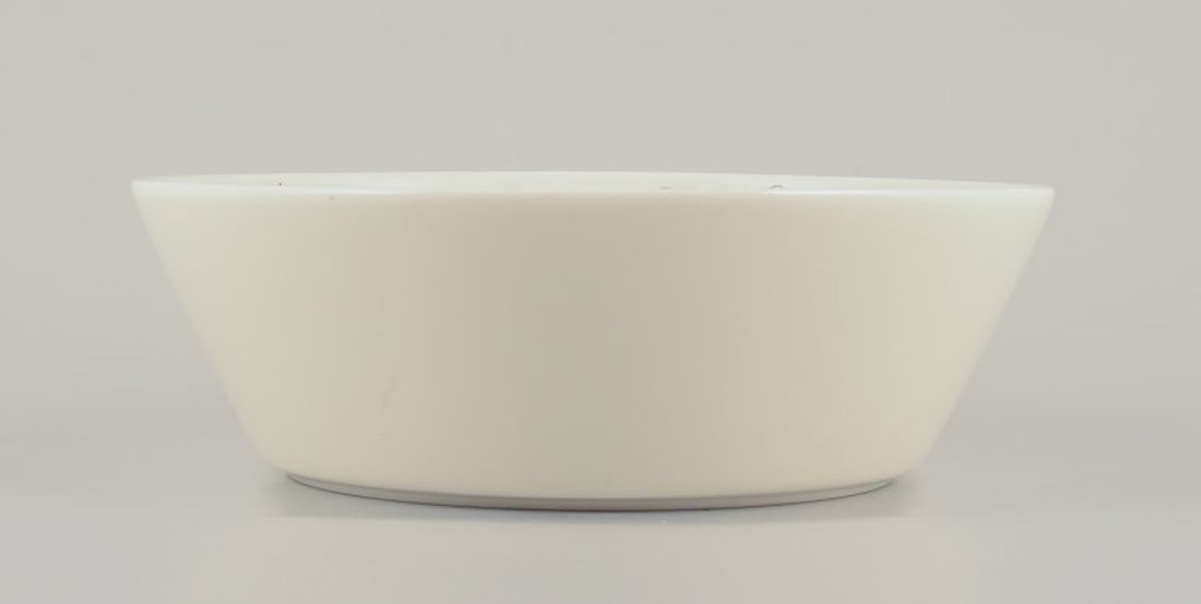 Arabia, Finland. Large porcelain bowl. Featuring illustrations from the Moomins. 21st century. - 6