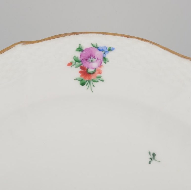 Royal Copenhagen Saxon Flower. Large round serving dish in porcelain. Approximately 1930s. - 2