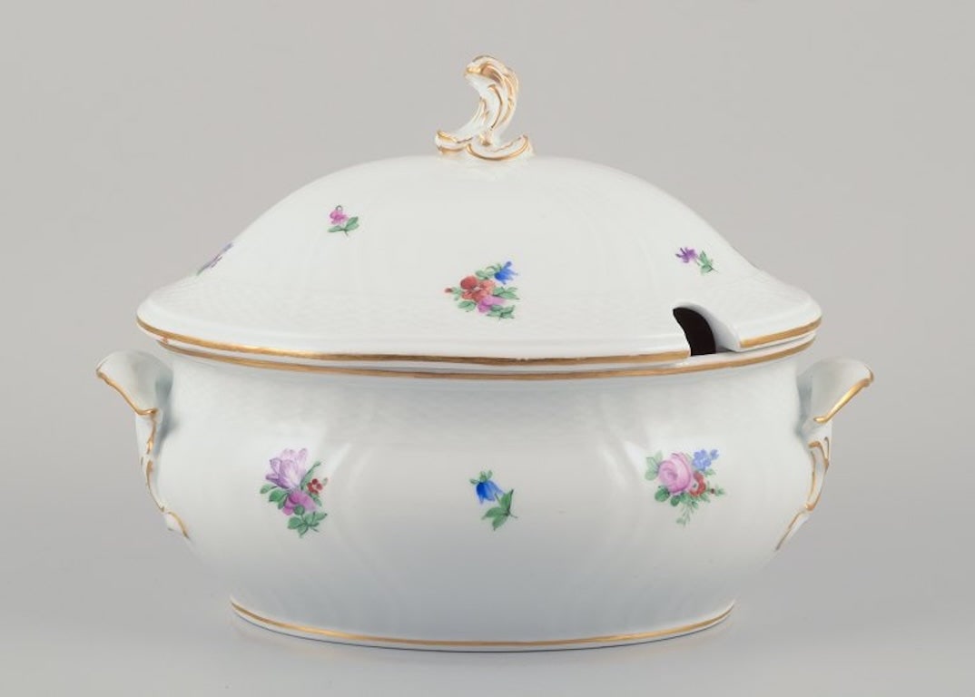 Royal Copenhagen Saxon Flower. Large lidded porcelain soup tureen. Early 1900s. - 3