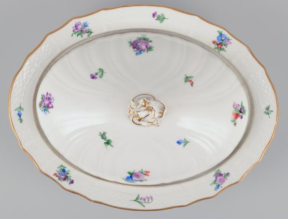 Royal Copenhagen Saxon Flower. Large oval lidded terrine in porcelain. Early 1900s. - 3