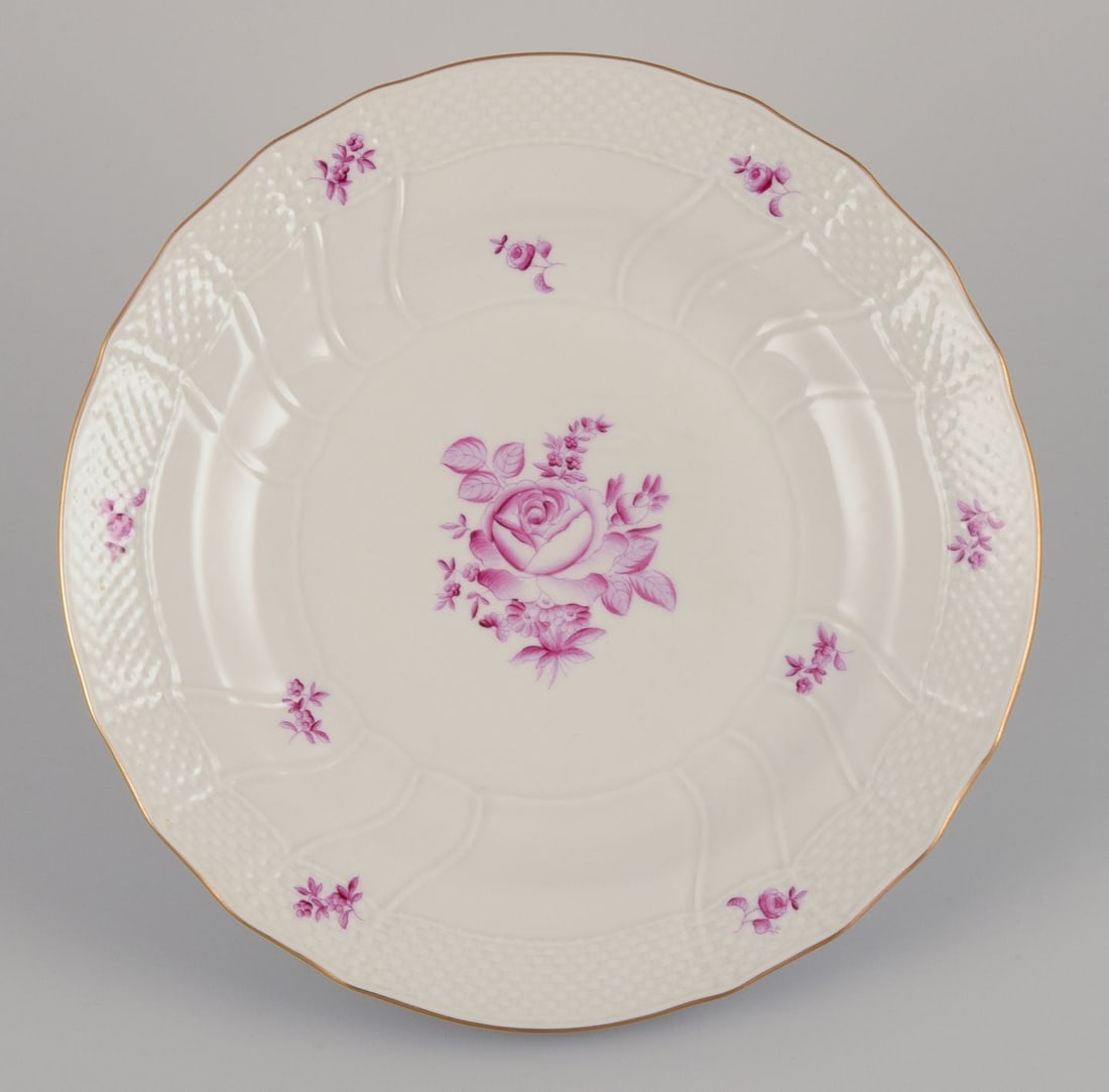 Herend, Hungary. A set of six porcelain dinner plates with purple floral motifs. Mid-20th C. - 4