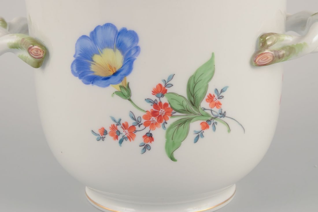 Meissen, Germany. Planter pot with two leaf-shaped handles. Approx. 1930s - 7