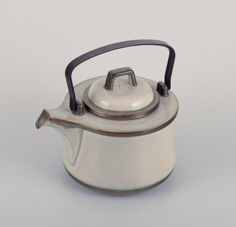 Bing & Grøndahl, "Tema". Stoneware teapot. Cast iron handle. - 3