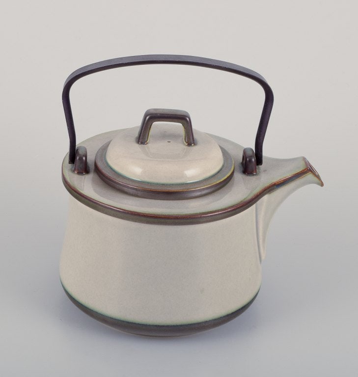 Bing & Grøndahl, "Tema". Stoneware teapot. Cast iron handle. - 4