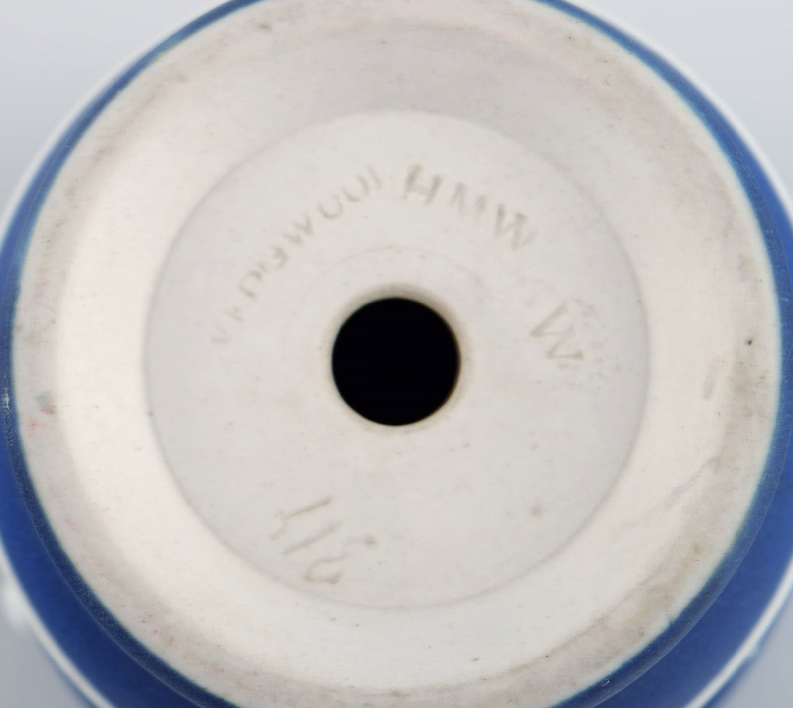 Wedgwood, England. Three bowls / dishes and a vase in black, green and blue stoneware with - 7