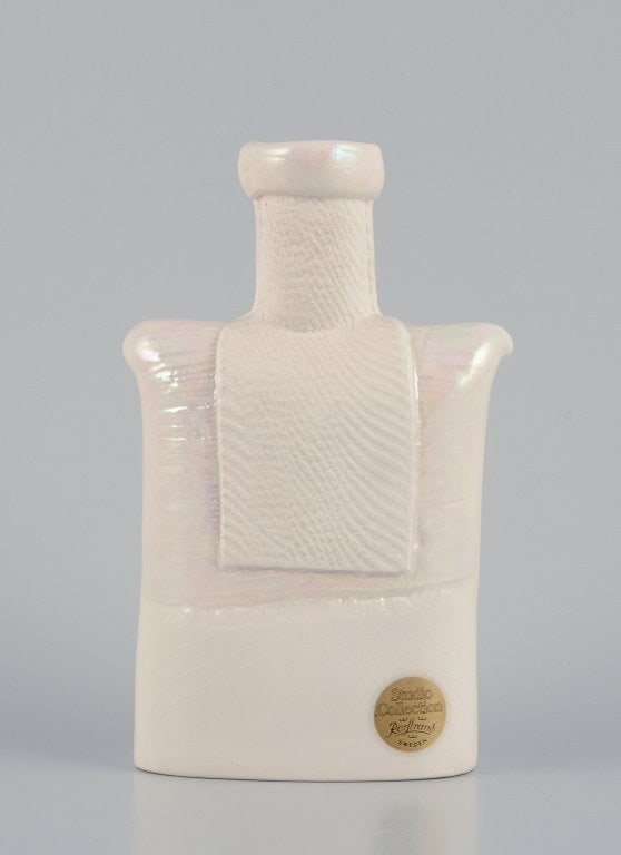 Suzanne ohlen (born 1953) for Rorstrand, Sweden. Porcelain vase with glaze in light tones. - 3