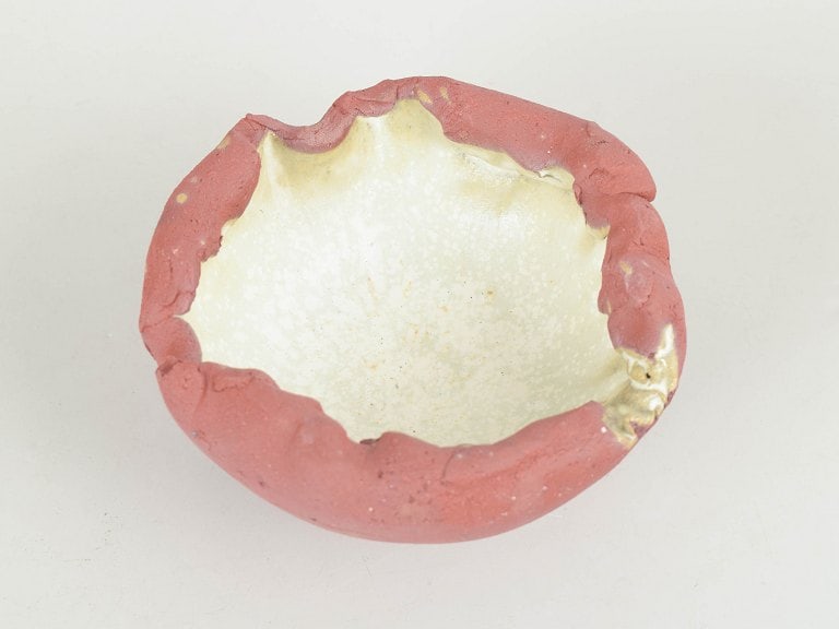 Christina Muff, Danish contemporary ceramicist (b. 1971). Small, one of a kind red stoneware bowl on - 2