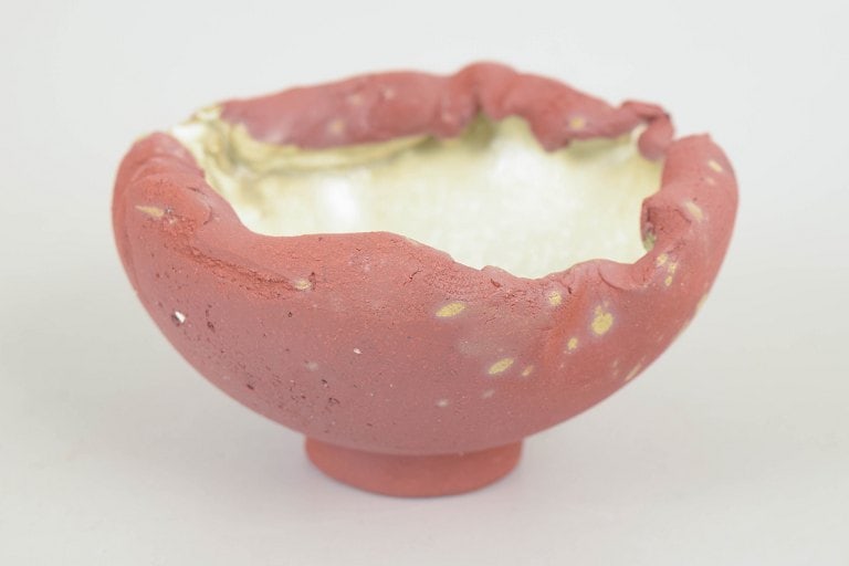 Christina Muff, Danish contemporary ceramicist (b. 1971). Small, one of a kind red stoneware bowl on - 4