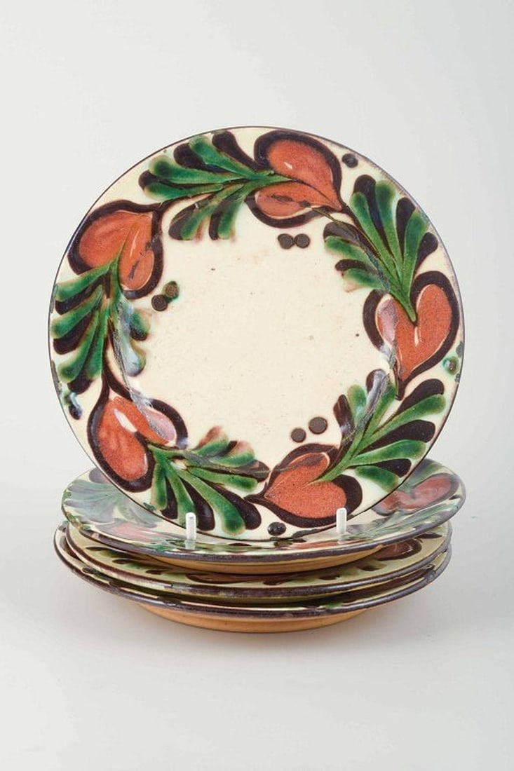 Kähler, Denmark. Set of four small 'Marguerite' hand-decorated glazed ceramic plates. (1 of 4)